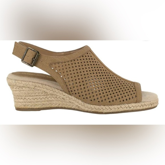 Easy Street Women's Stacy Wedge Sandal Color Tan Linen 7.5N